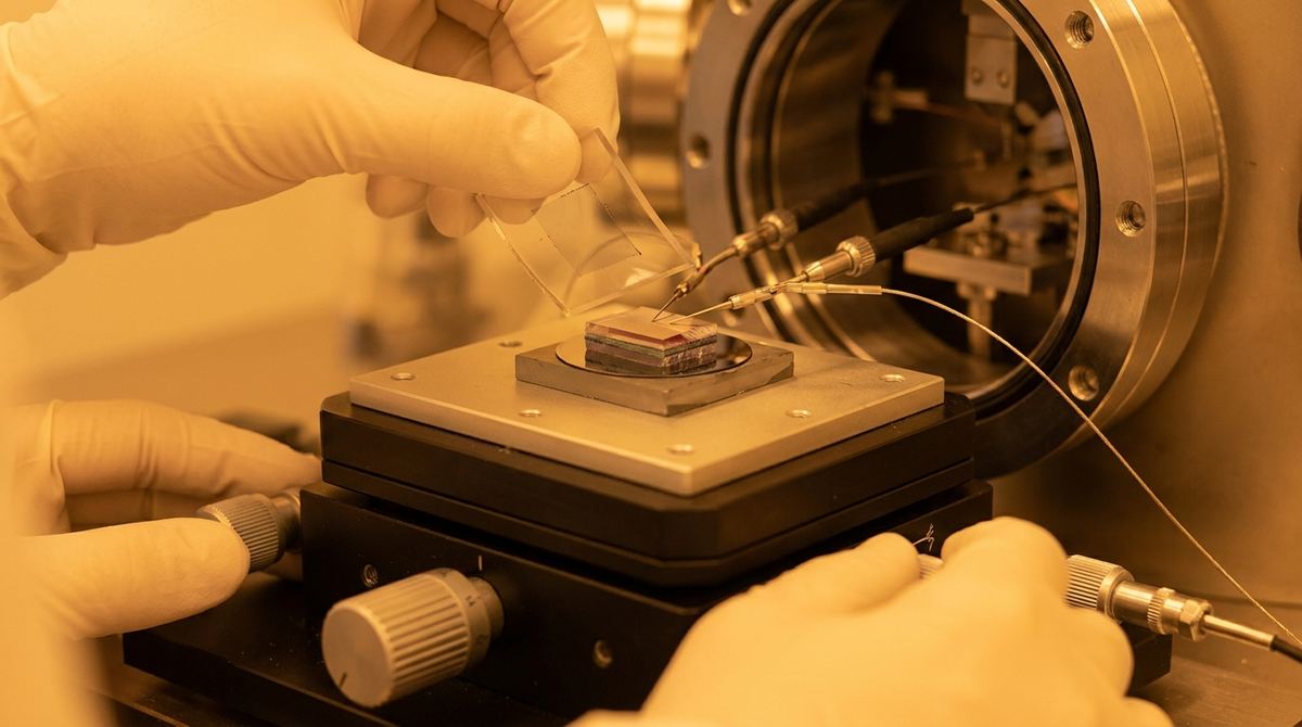 808. Practical Guide: Engineering a Magnetoelectric Graphene Switch using CuCrP2S6 Heterostructures