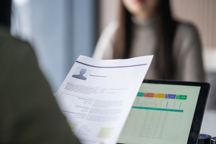 Immagine di copertina: Come scrivere un buon CV: i consigli per iniziare