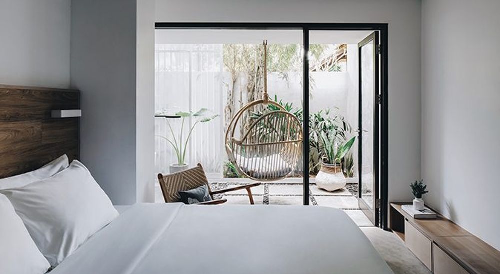 credit:-www.lloydsinn.com