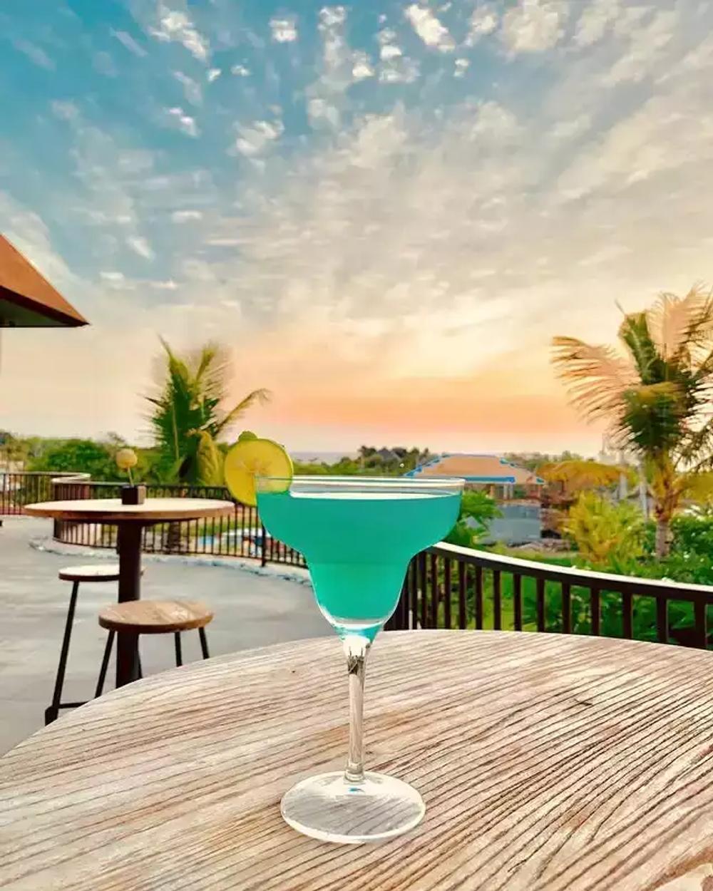 credit:-sensecanggubeach.com credit:-sensecanggubeach.com