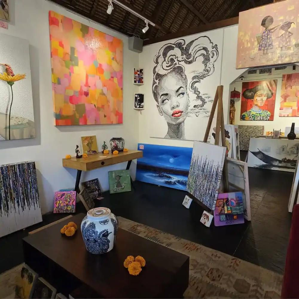 credit:-instagram-@felizeyeartgallery credit:-instagram-@felizeyeartgallery