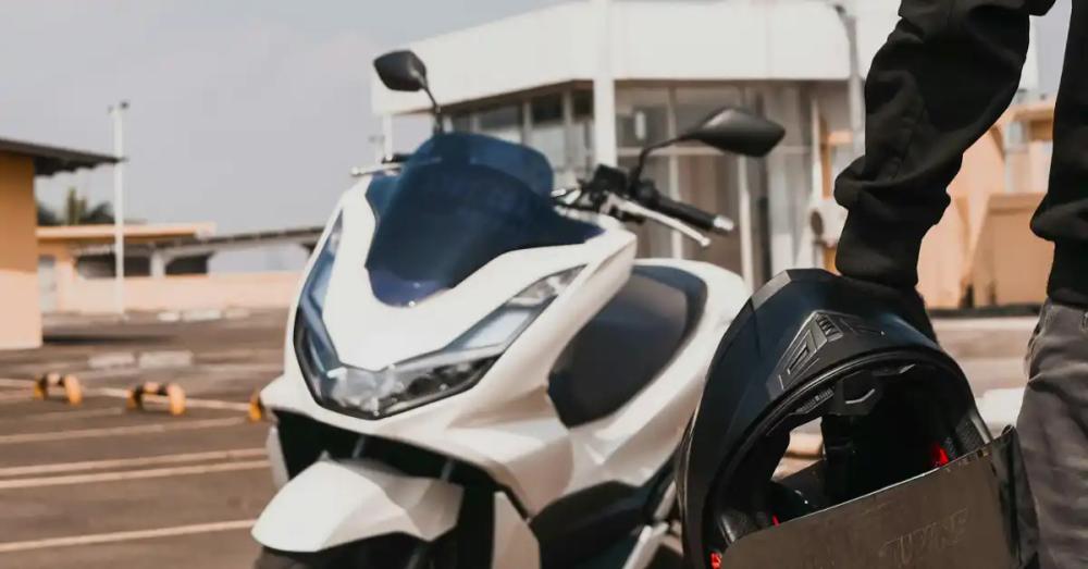 how-to-lock-a-scooter-handle-with-key-for-bali's-traveler