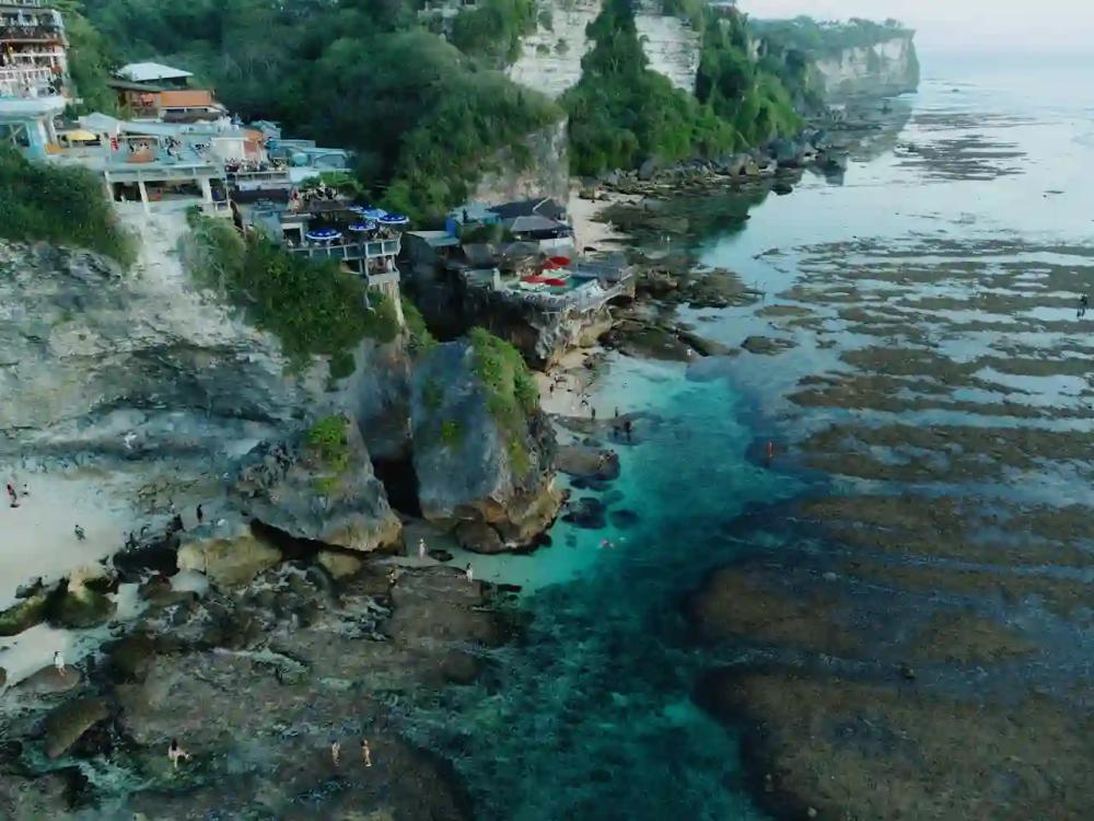 location-and-operating-hours-of-suluban-beach-or-blue-point-beach