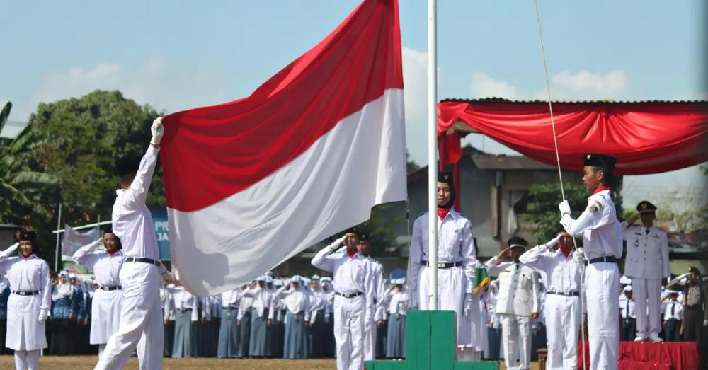flag-ceremony-during-indonesia's-independence-day flag-ceremony-during-indonesia's-independence-day