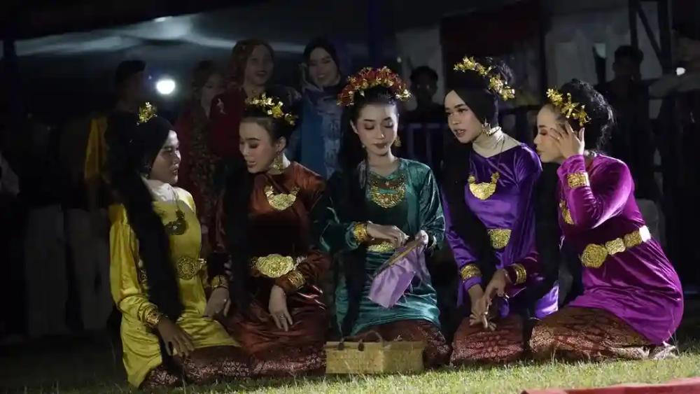 karangasem-festival---instagram:-@sanggarmetanika-and-@karangasamfestival karangasem-festival---instagram:-@sanggarmetanika-and-@karangasamfestival