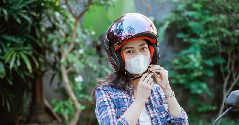 Cinchy Life Bali Scooter Rental Provides an SNI Helmet