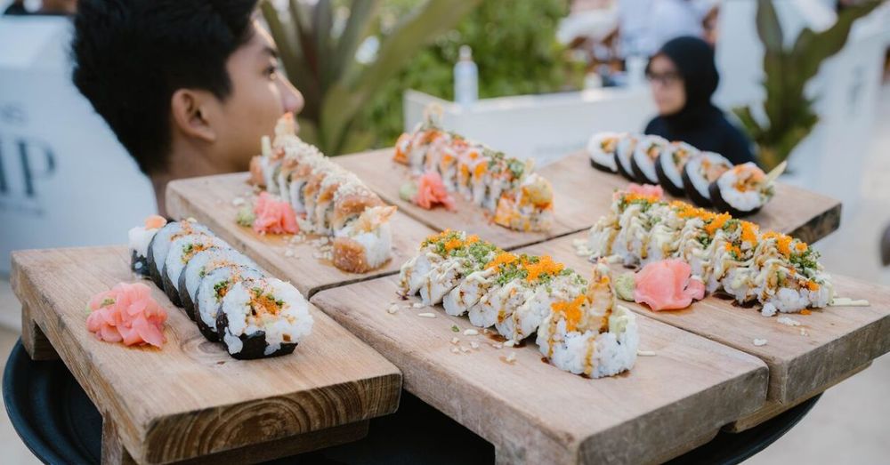 sushi-boat-delivery-finns-beach