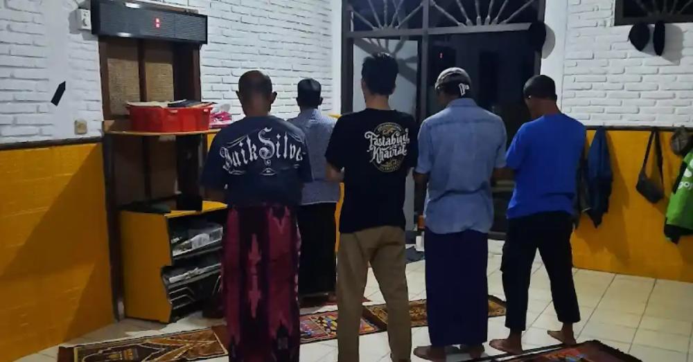 mushola---pantai-legian