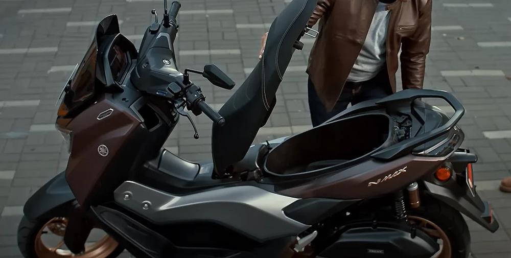 how-to-open-yamaha-nmax-seat-when-you’re-renting-an-nmax-in-bali