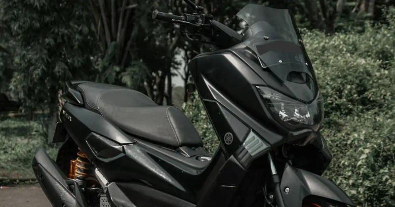 How to Lock Yamaha Scooter Steering for Keyless Mode