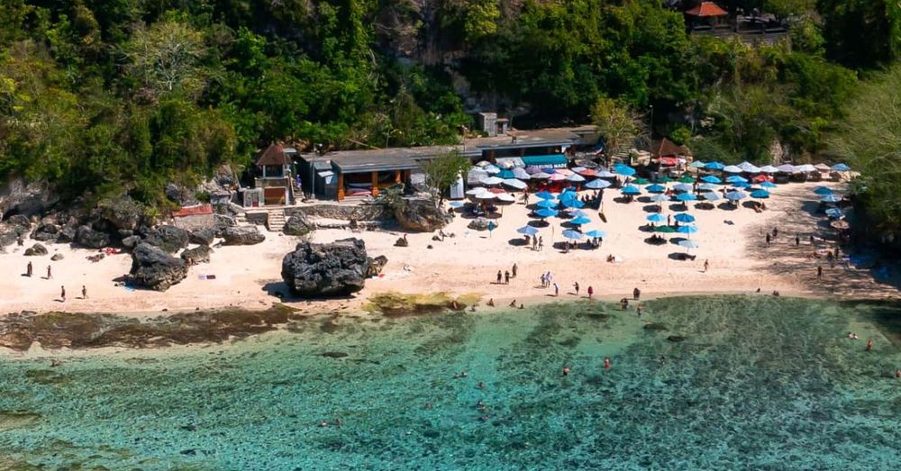 pantai-padang-padang,-bali-spot-ikonik-untuk-sunset-&-surfing