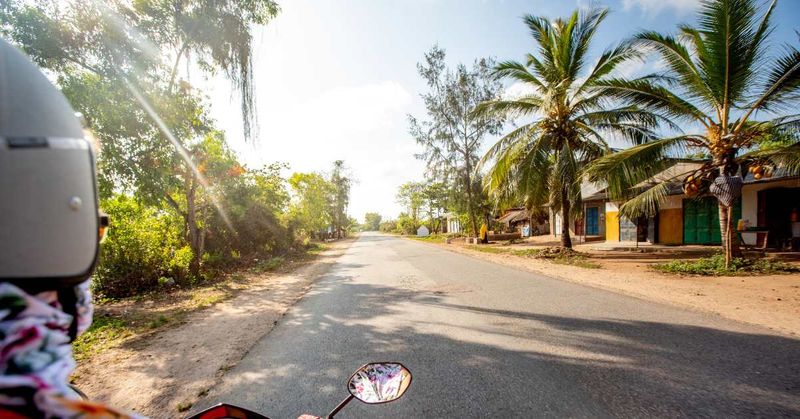 cinchy-vs-toko-sewa-motor-lokal-bali