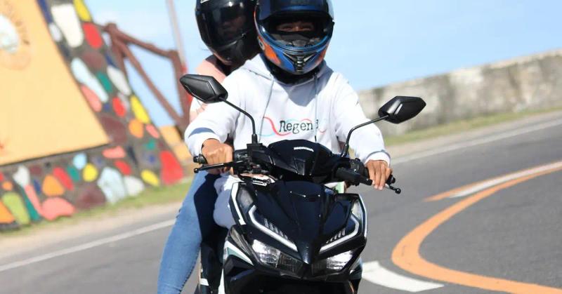 Should a Couple Rent One Big Scooter or Two Scooters in Bali