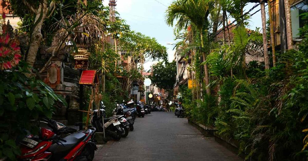 how-to-ride-a-scooter-in-a-small-alley-in-bali-without-scratch