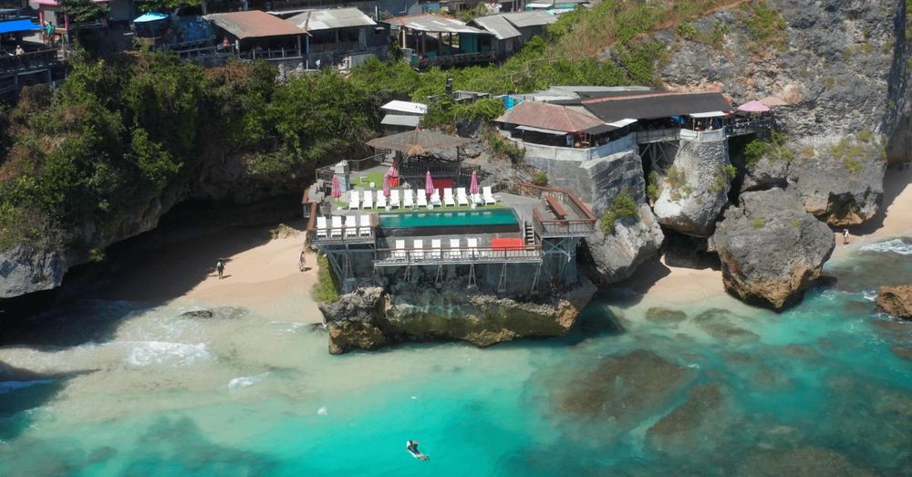 uluwatu-beach-(suluban-beach)