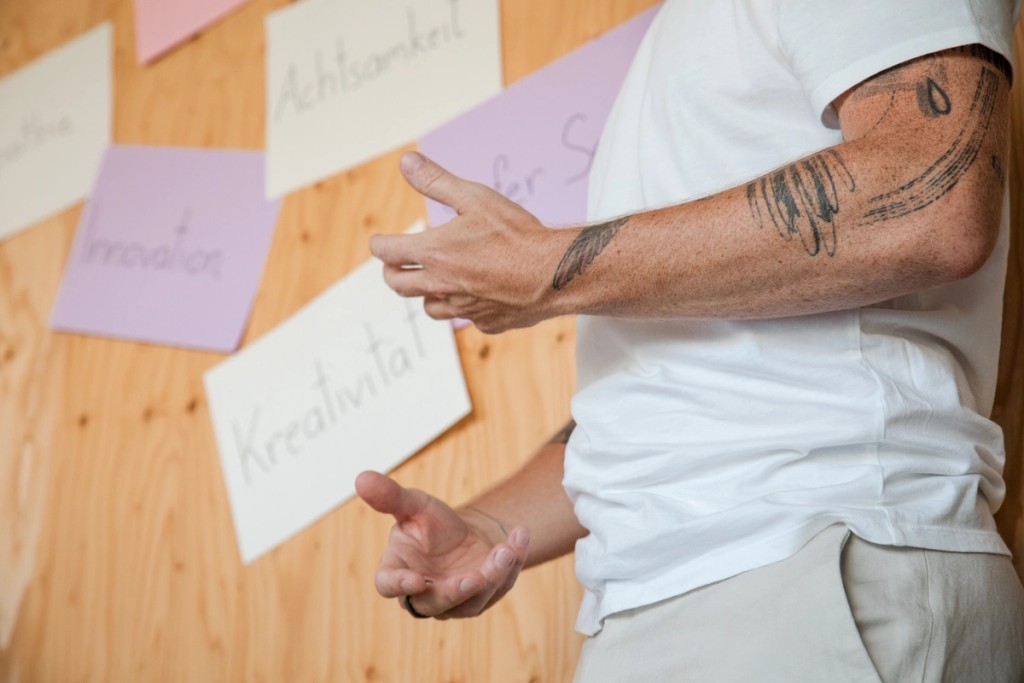 Close up der Hände einer Person beim reden