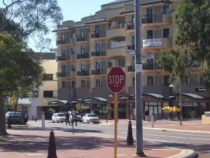 800px-JoondalupDavidsonReidCorner-300x225