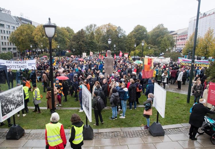 Foto: Lysmarkering mot rasisme til minne om Johanne Zhangjia Ihle-Hansen, Terje Pedersen NTB