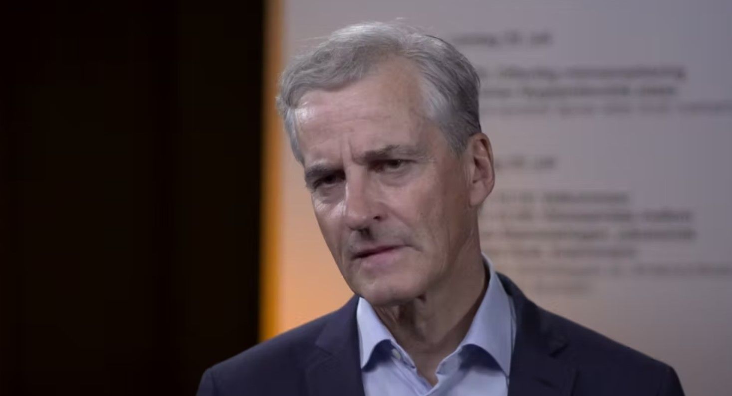 Man in suit talking. Blurred background.