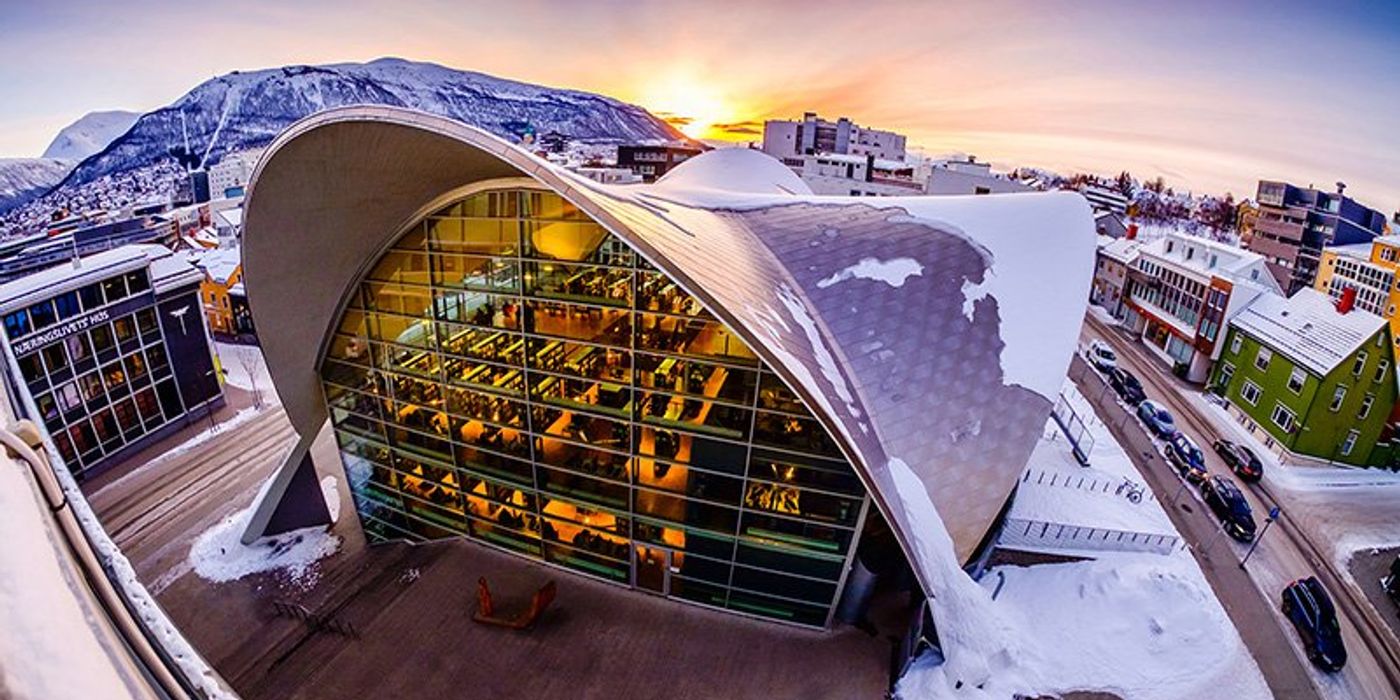 Oversiktsbilde av Tromsø bibliotek og byarkiv utvendig
