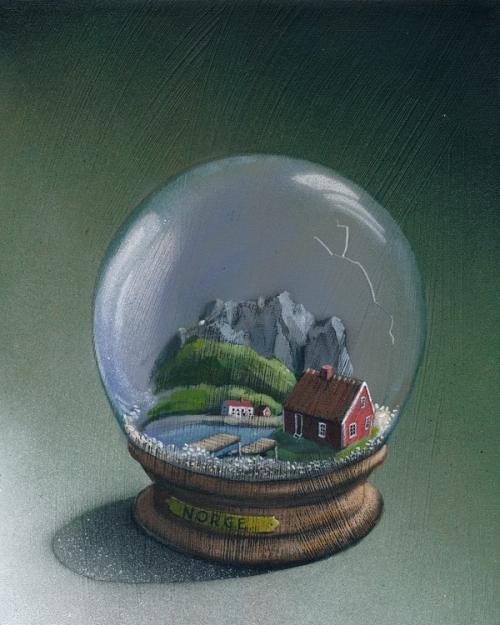Green colored background that goes from light to dark. Glass ball with a brown bottom and glass ball with a gold sign with the text: "Norway". On the inside of the ball you can see a gray mountain, grass, water and a red house.