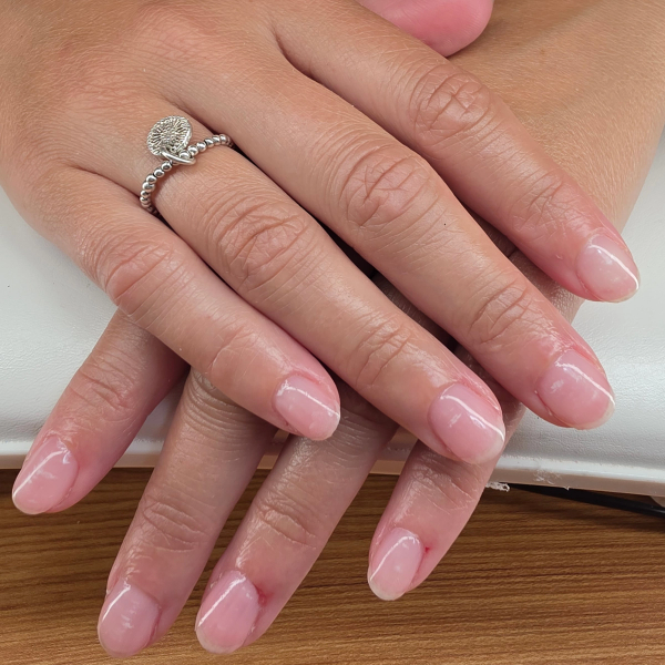Détail de manucure soignée - Studio Mamie Zélie Charlesbourg - Réalisation 6