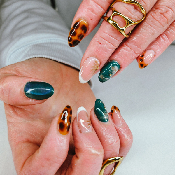 Pose d'ongles personnalisée au studio Mamie Zélie à Québec - Réalisation 1