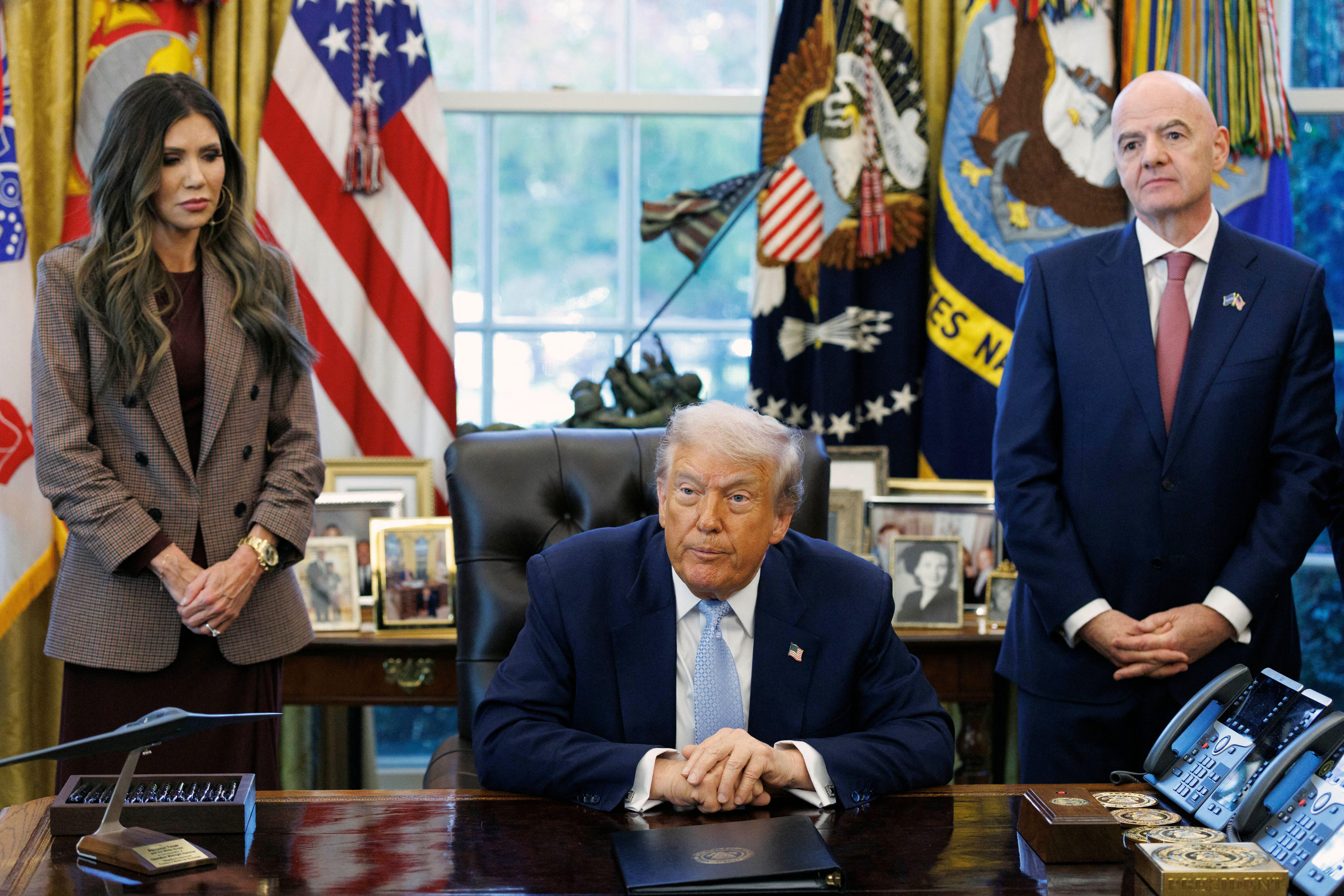 Donald Trump in Oval Office