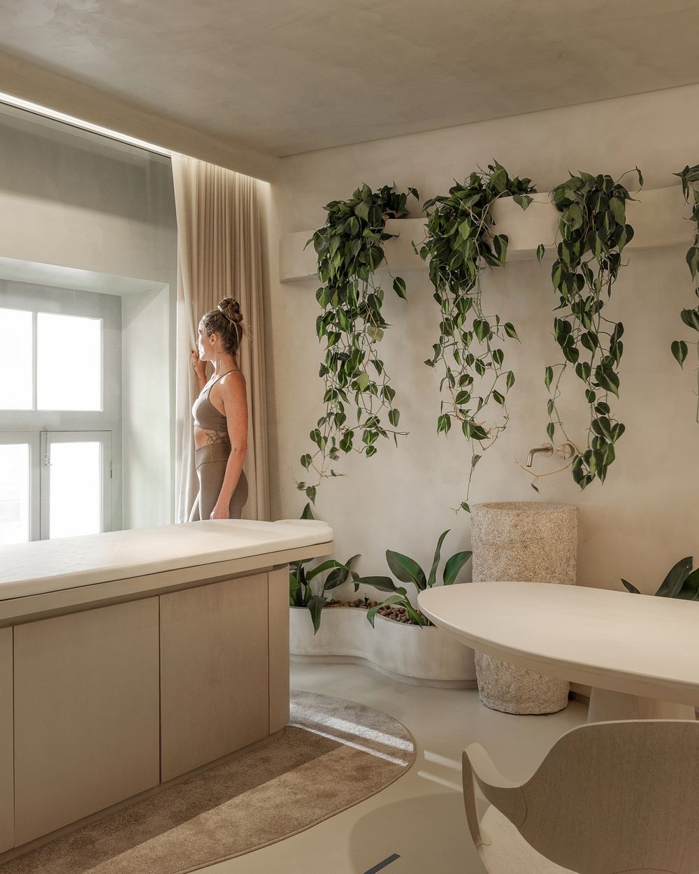 Copa da AVVA com luz natural e plantas
