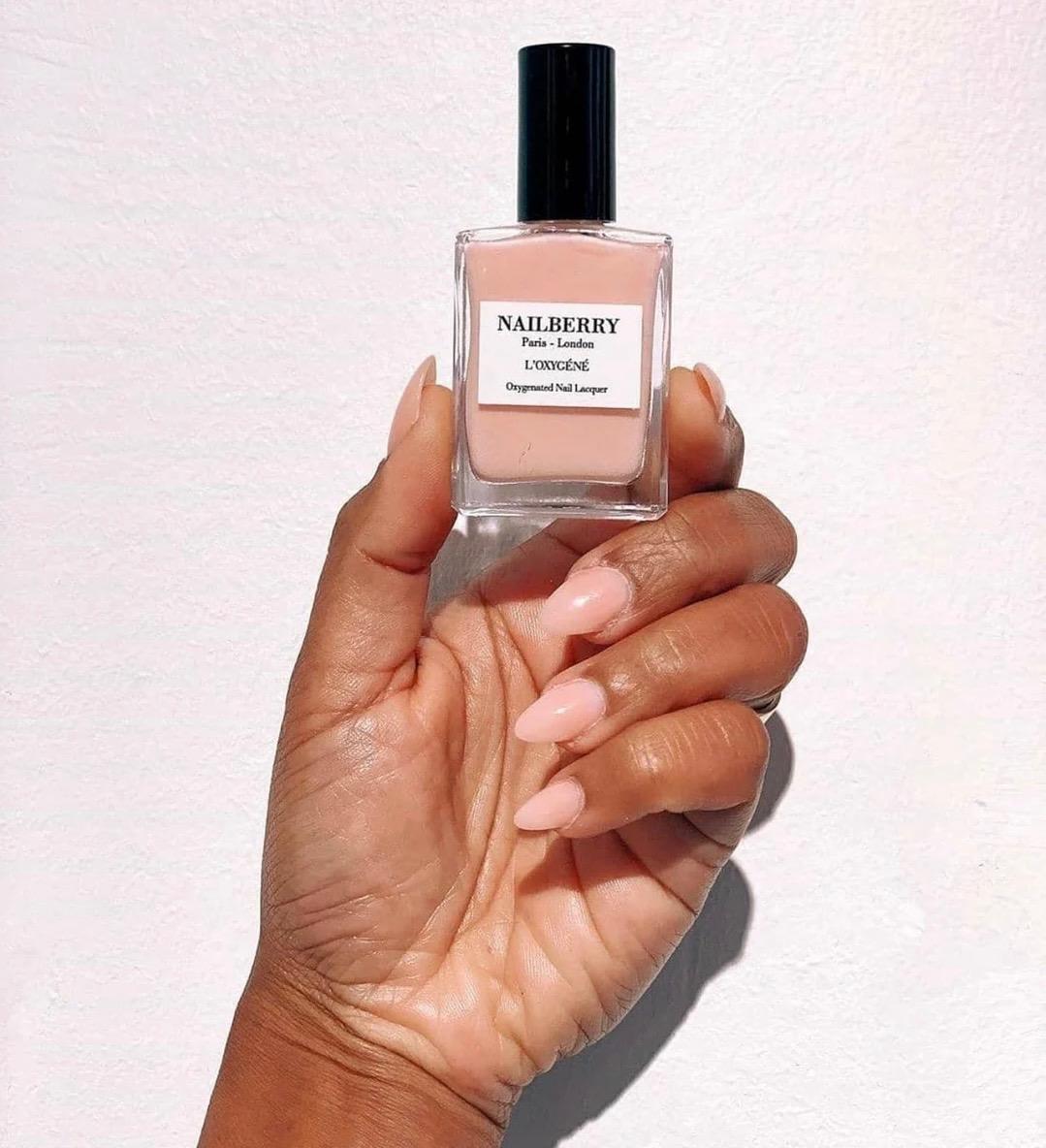 NAILBERRY neglelakk a touch of powder, bilde 1 av 2