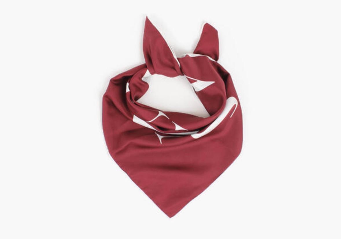 NOHR STUDIO NOHR Emma emblem silkeskjerf burgunder, bilde 1 av 4