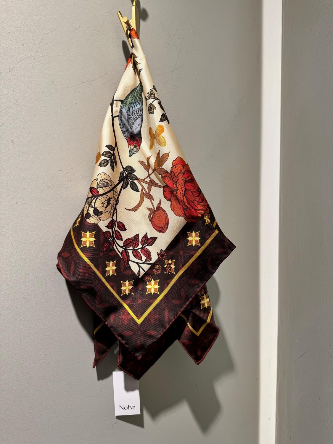 NOHR STUDIO NOHR Ronja silk scarf 65x65 burgundy, bilde 1 av 1