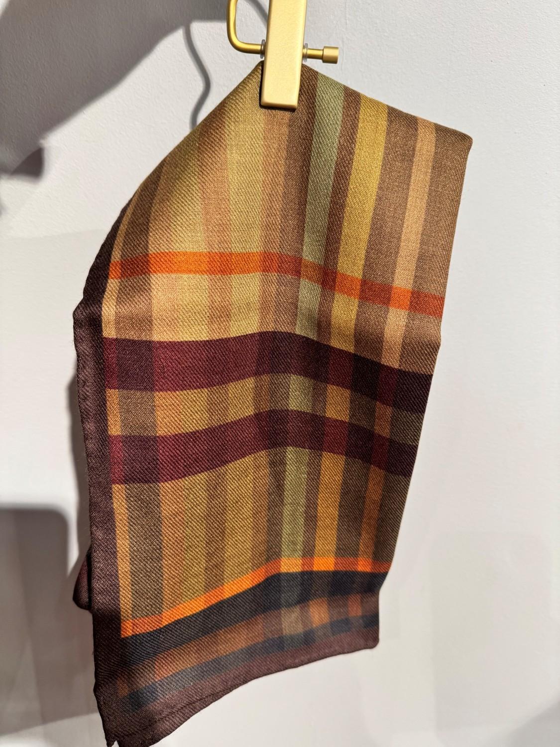 NOHR June wool scarf 65x65 olive, bilde 1 av 1