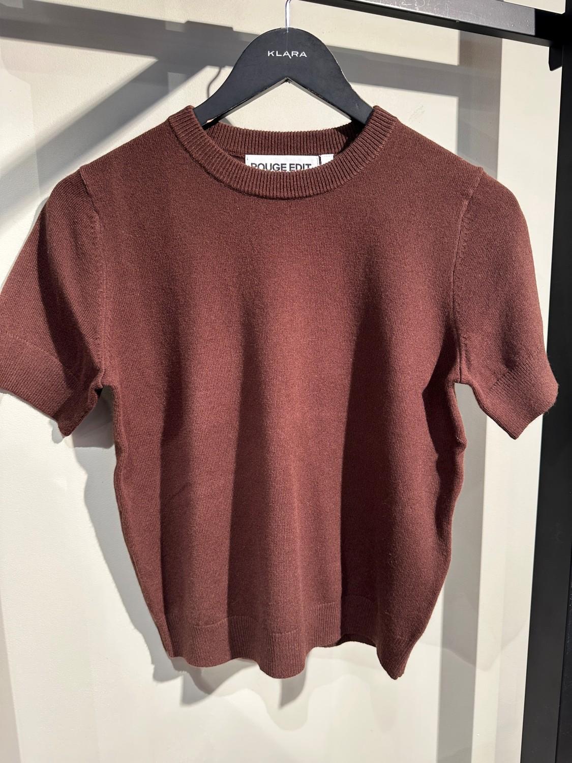 ROUGE EDIT Roukate s/s O-neck knit seal brown, bilde 1 av 1