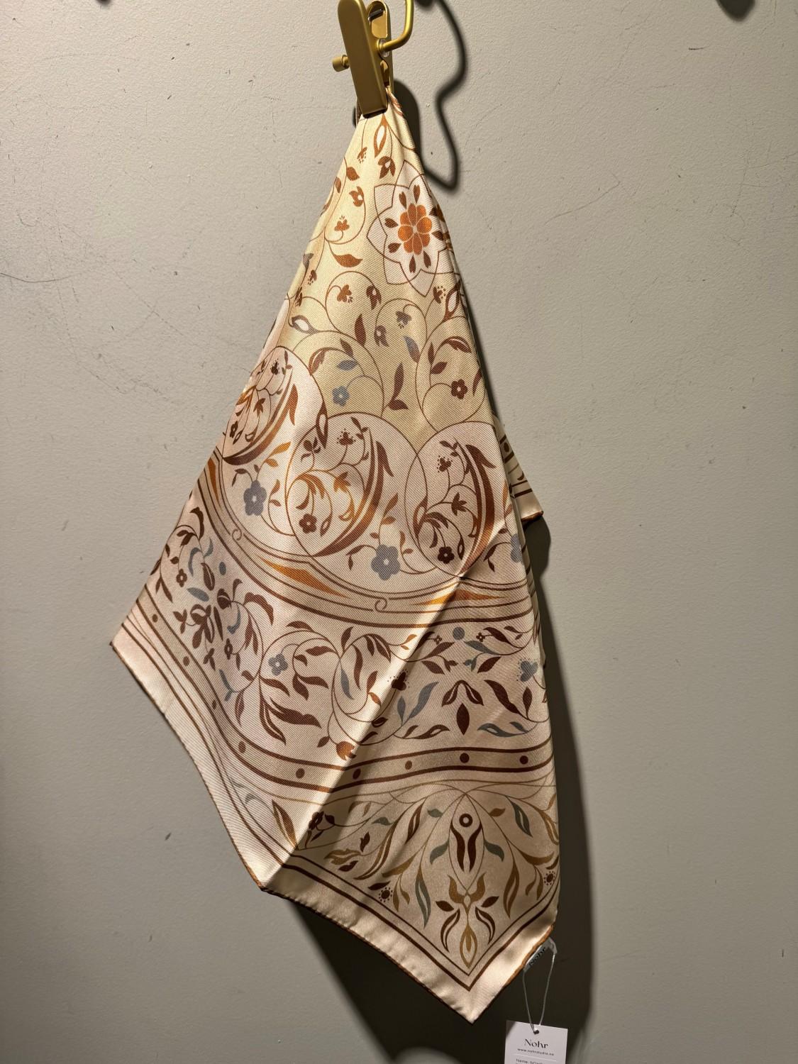 NOHR STUDIO Nohr Lynn silk scarf 65*65 Nude, bilde 1 av 1