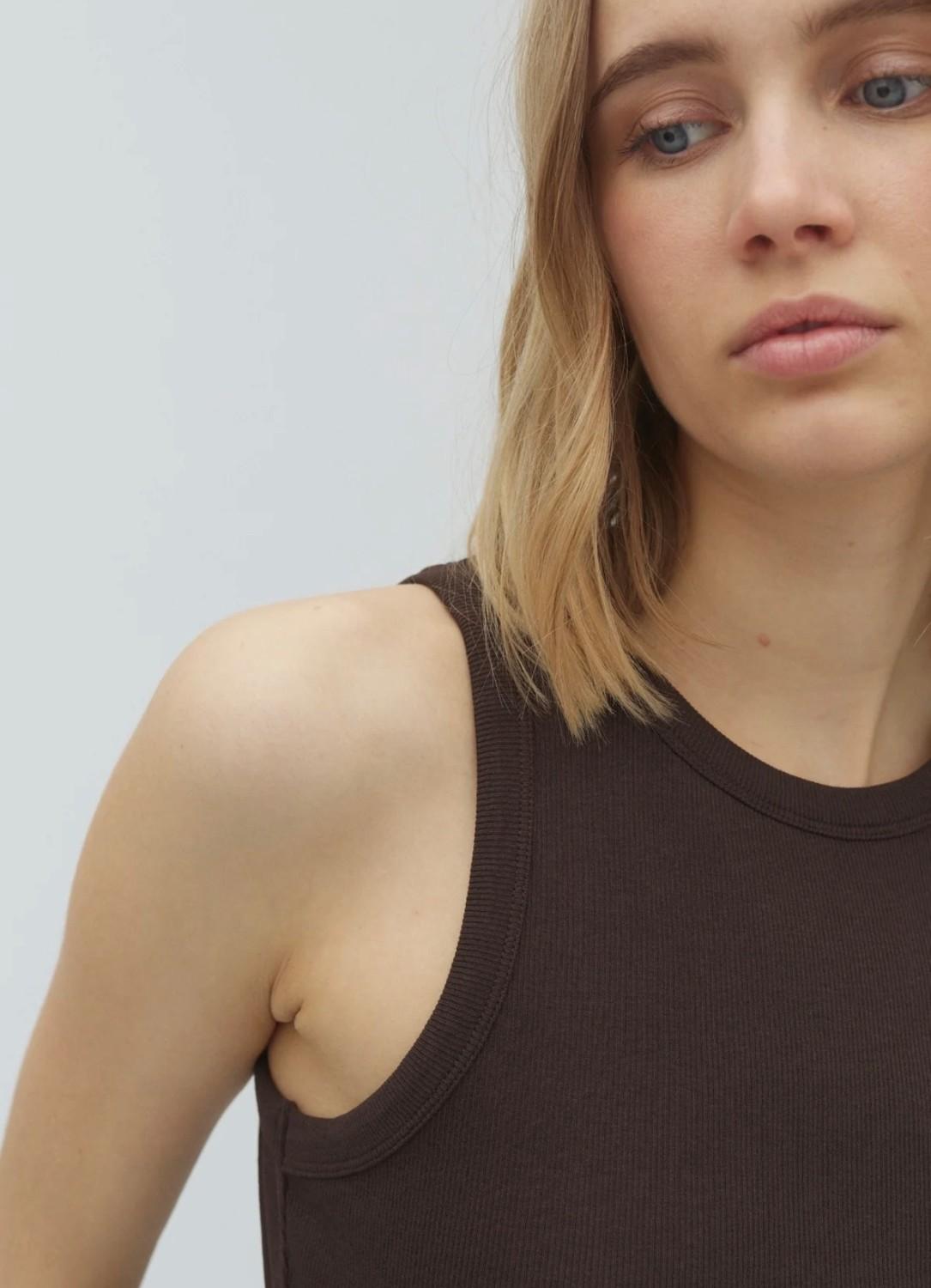 MbyM Evelyn jaxson-m ribbestrikket singlet brun, bilde 3 av 3