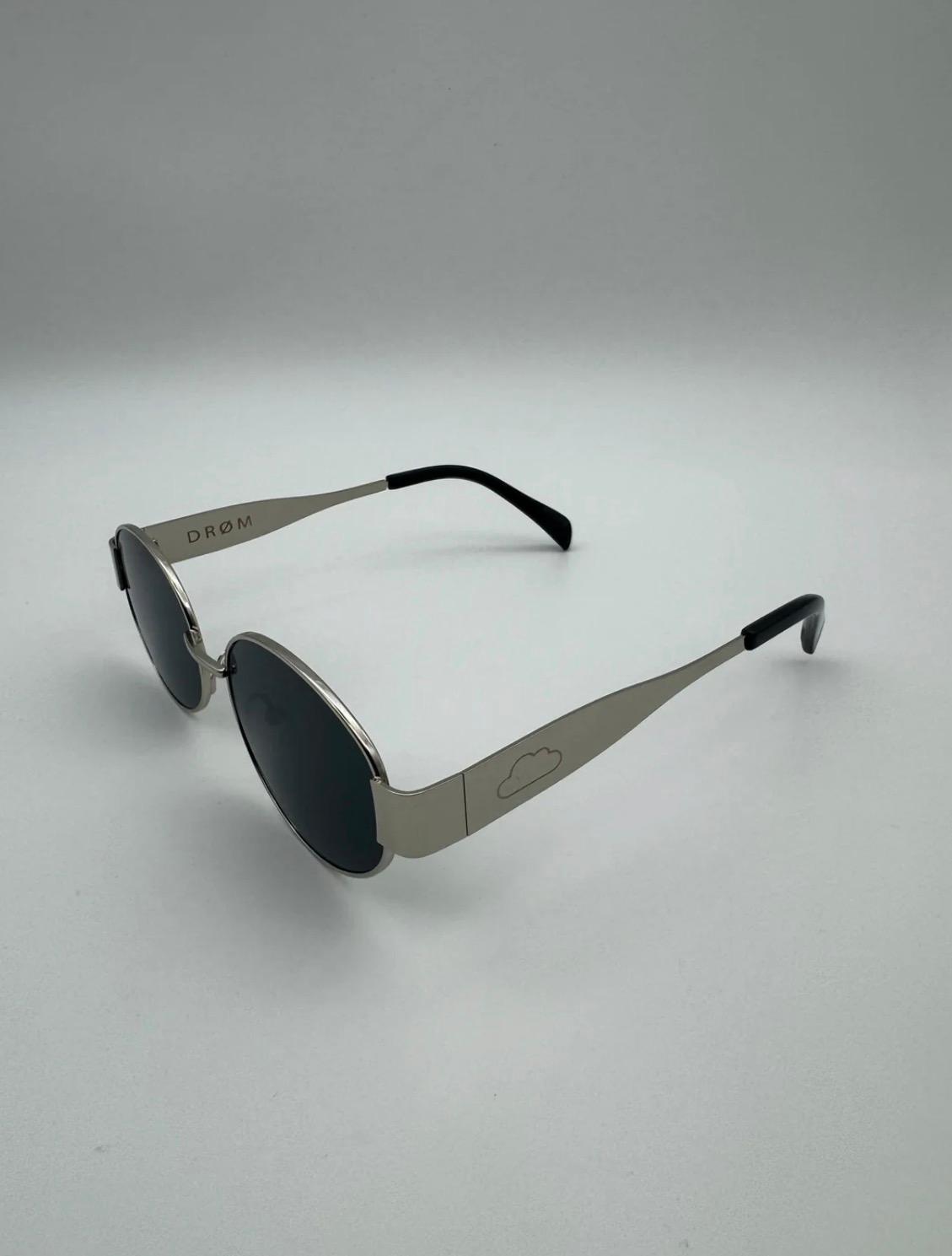 DRØM Vera solbrille sølv/sort, bilde 2 av 3