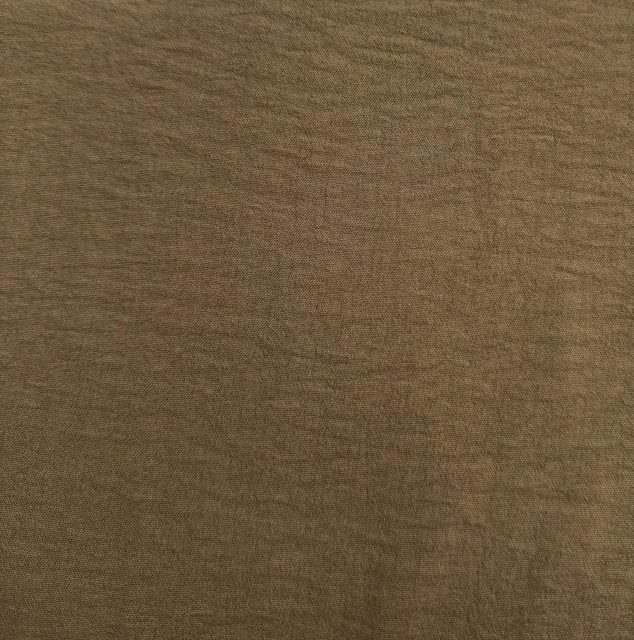 Crepe Khaki X Metros | Tela Liviana - Vista 2