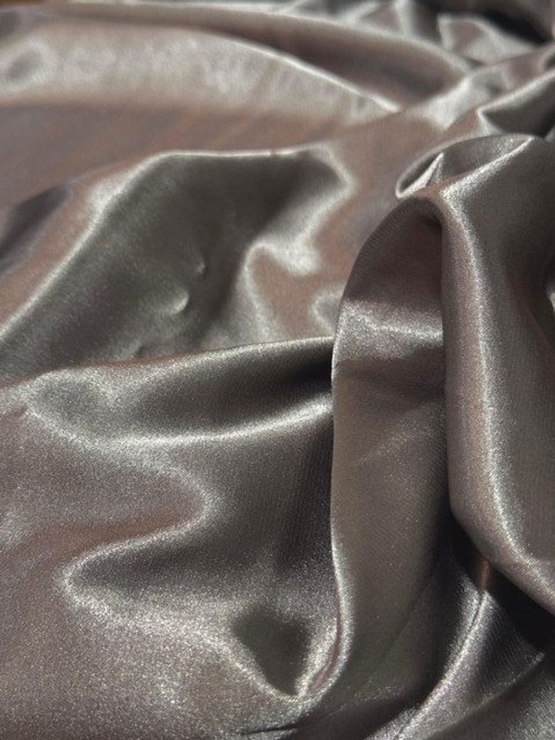Satin Mocha X Metros | Tela Elegante