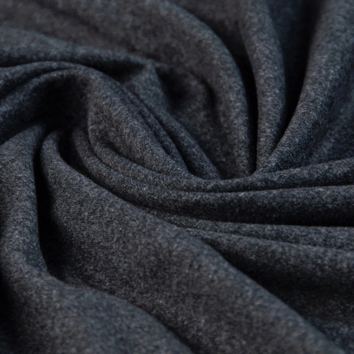 brush-gris-oscuro-2-telas_real-colombia.webp