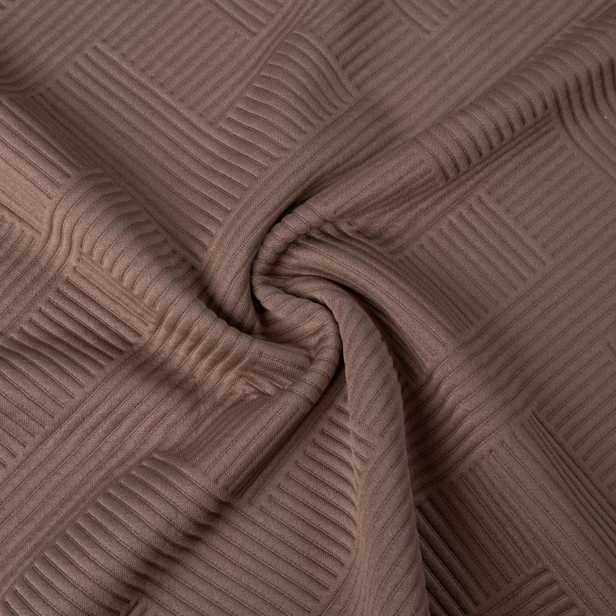 jacquard-zig_zag-mocha-chocolate-1-telas_real-colombia.webp
