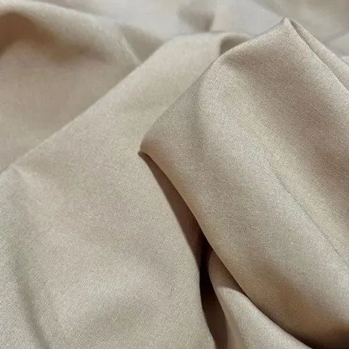 tela-seda-de-mango-taupe-dust-telas_real-colombia.webp