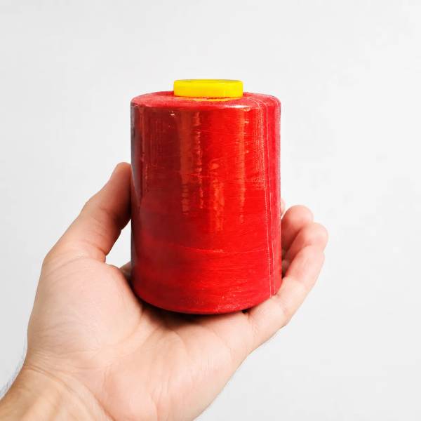 hilo-coser-40-02-rojo-brillante-1-telas_real-colombia.webp