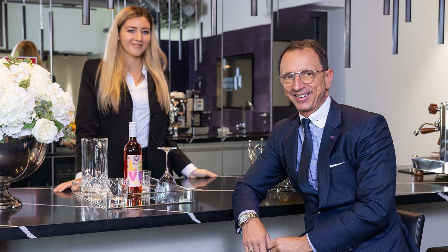Victoria Reichard MSc., Geschäftsführerin der ViennaEstate Asset Management GmbH und Mag. Peter Lazar, Vorstandsvorsitzender der ViennaEstate Immobilien AG