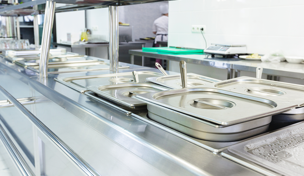 How a Clean Restaurant Kitchen Impacts Food Safety 