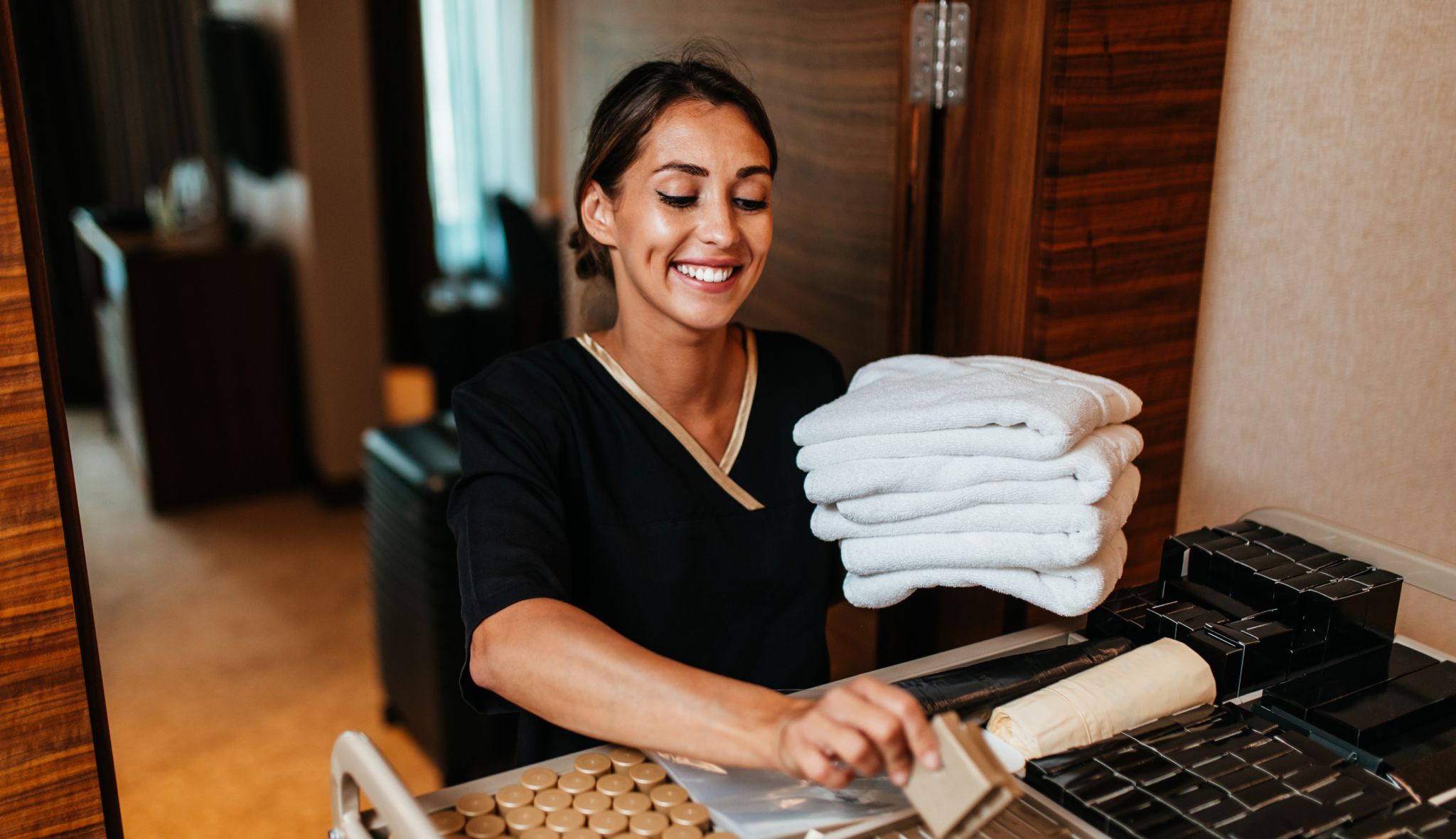 Outsourcing Restaurant Cleaning Staff: Pros and Cons