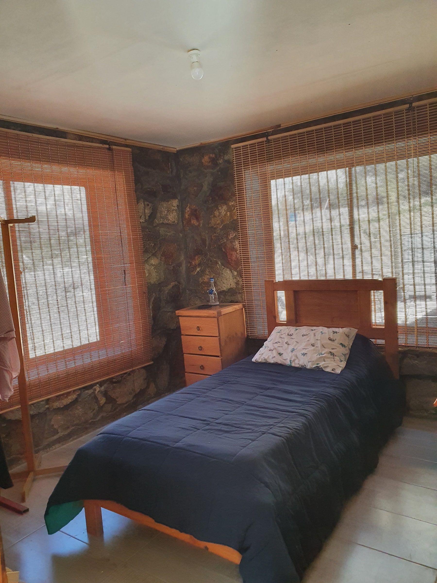 Mismo dormitorio desde otro ángulo, algo movida