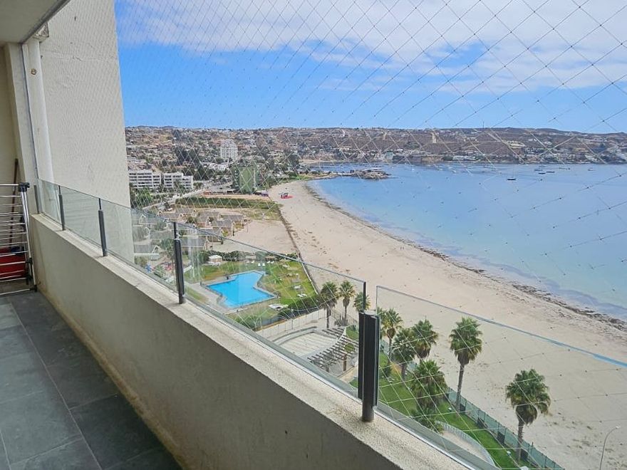 Edificio frente a la playa La Herradura, Coquimbo