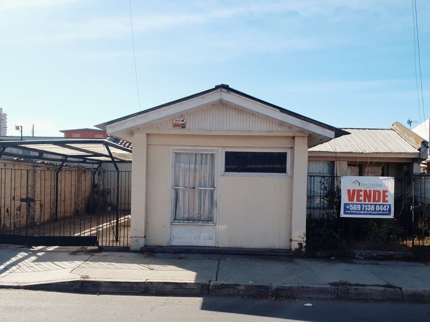 Fachada de casa con local comercial en El Llano, Coquimbo