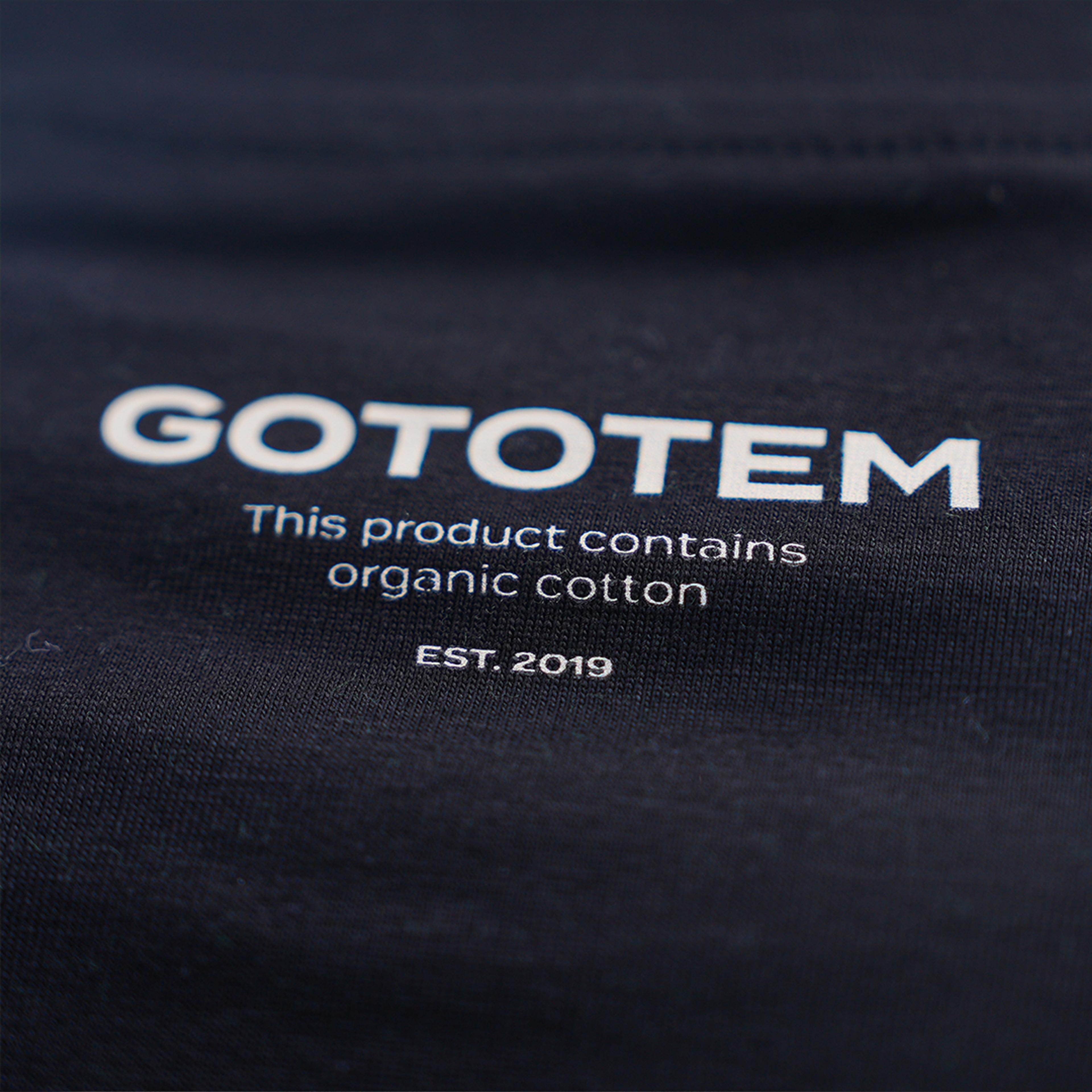 Details of the "Totem Basics" Black T-Shirt